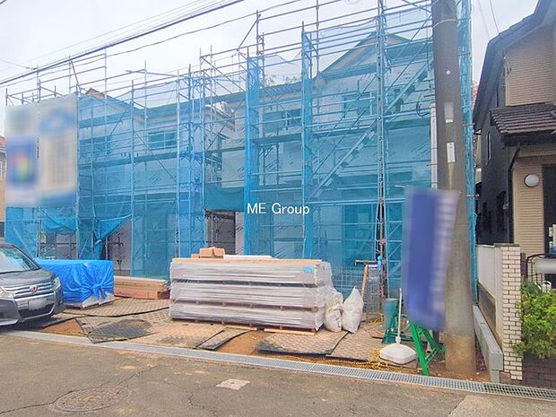 ◆B号棟◆〜Exterior〜 駐車場2台置けます!(車種による)自転車置き場や物置場として、お子様の遊ぶスペースとして、ゆとりある敷地だからこそ可能な多用途にご利用いただけるスペースです。