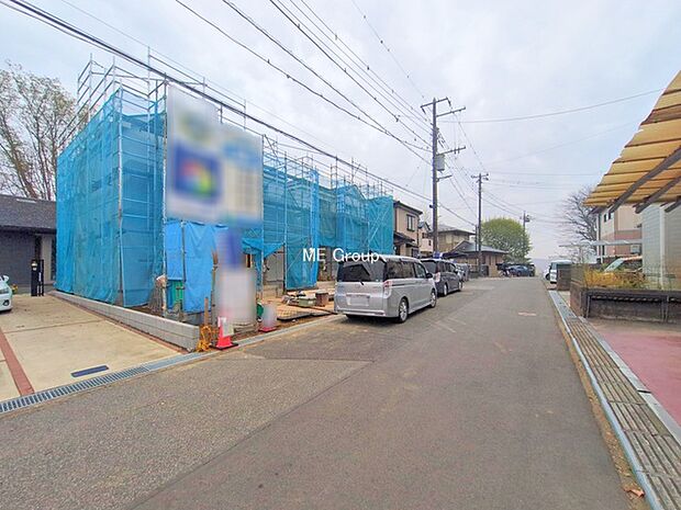 〜Exterior〜 前面道路:南西 6m 公道 前面道路は閑静な住宅地をはしる車通りの少ない道路。駐車の出し入れもらくらくです!ご不明点・現地見学のご希望は、お気軽にお問い合わせください!