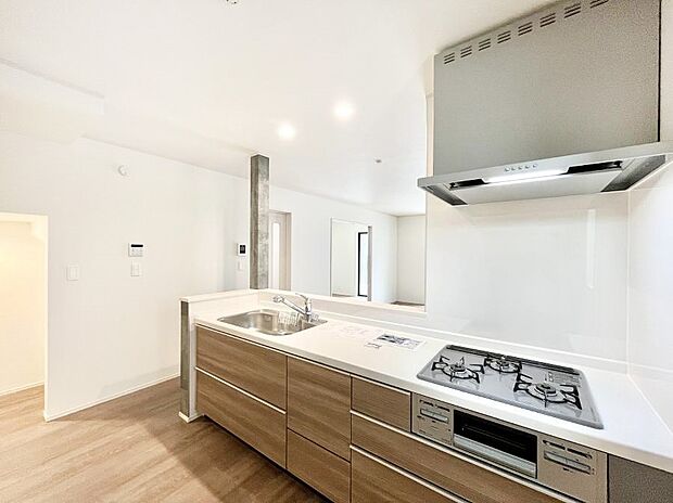 ◆B号棟◆〜Kitchen〜 「さぁ今日は何を作ろう」こんなキッチンなら思いっきり料理ができちゃいます。キッチンからはリビングが一望できます。家族がつながるお家がここにございます。