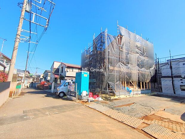 〜Exterior〜　前面道路：北西 4m 公道　前面道路は閑静な住宅地をはしる車通りの少ない道路。駐車の出し入れもらくらくです！ご不明点・現地見学のご希望は、お気軽にお問い合わせください！