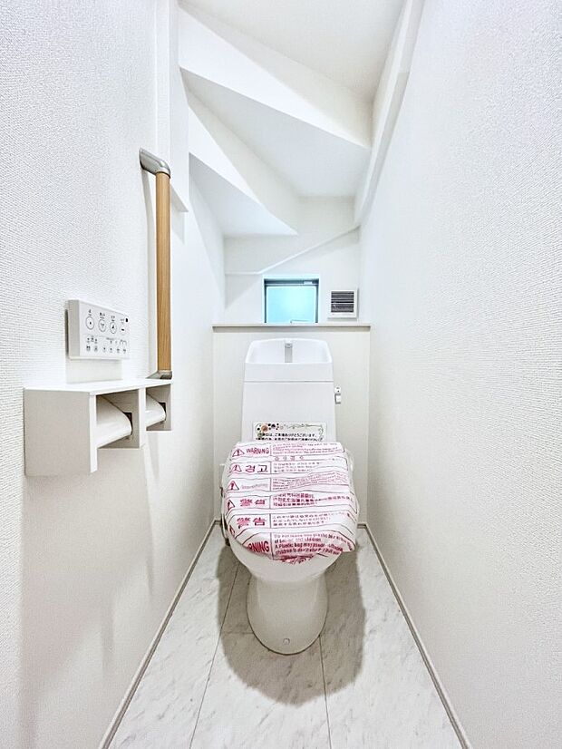 〜Toilet〜　綺麗・スッキリ・快適なウォシュレット付トイレでくつろげる空間です。1、2階共にトイレスペース！採光もあり明るく、快適空間となっております♪毎日使う場所だからこその配慮です！