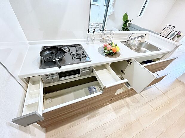 使いやすさを優先したスライド式収納タイプ！