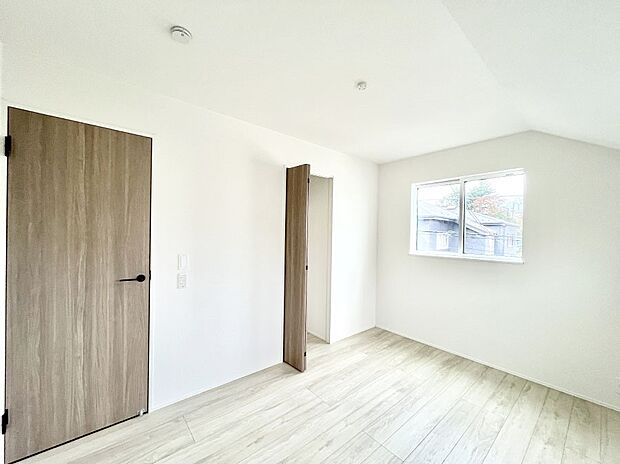 ◆1号棟◆〜Bed Room〜　子供部屋はお子様にとって大変重な役割があります。子供一人で過ごす空間を与えることで、宿題や勉強時間も自然と増えまた自ら部屋の片付けや掃除なども促すことに繋がります。