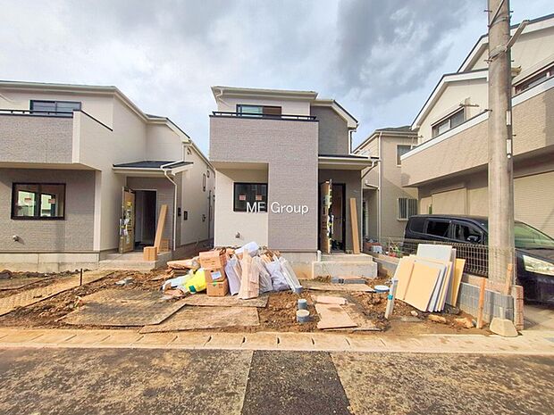 ◆A号棟◆〜Exterior〜 一戸建ての大きなメリットは、自分達の「土地」を「自由に」使える事です。ガーデニングやDIY,車やバイクの趣味など様々な用途で利用できます。