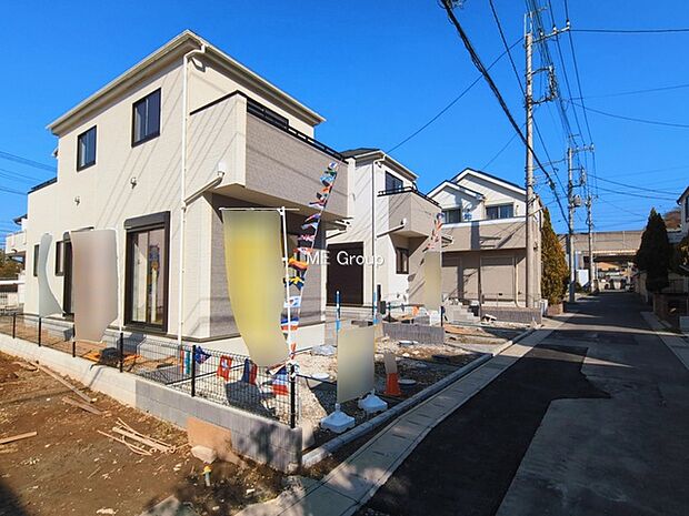 ~Exterior~ 前面道路:東 4.33m 公道 前面道路は閑静な住宅地をはしる車通りの少ない道路。駐車の出し入れもらくらくです!ご不明点・現地見学のご希望は、お気軽にお問い合わせください!