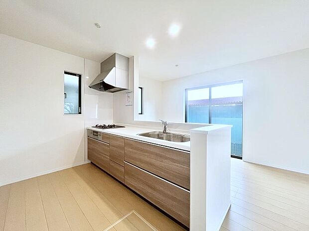 広々とした使い勝手の良いキッチンで日々のお料理も楽しくなりそう  