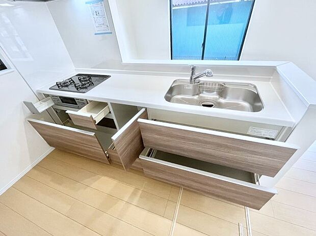 使いやすさを優先したスライド式収納タイプ！