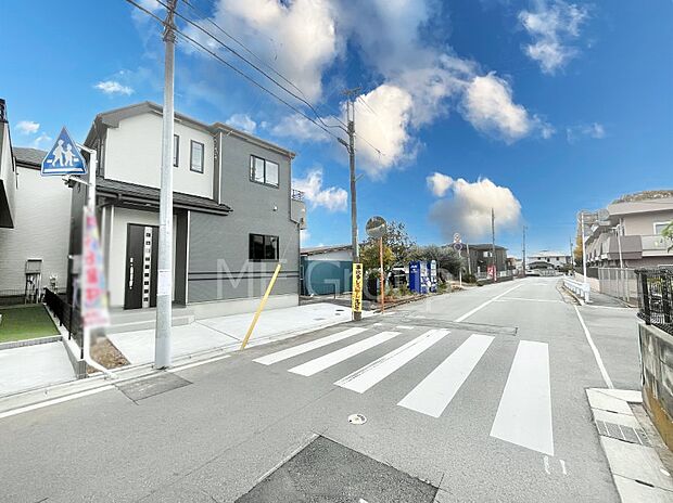 見通しの良さとともに、街並みに開放感を与えてくれます。 