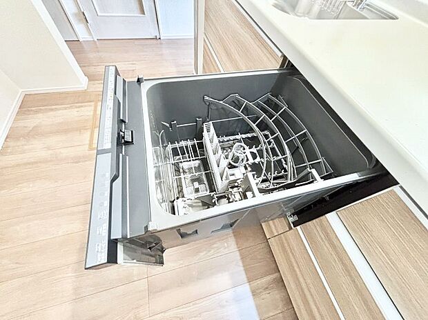 面倒なお片づけは食洗機にお任せ！家事の負担が減って、時間にも気持ちにもゆとりができます。