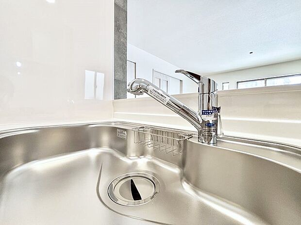 いつでも清潔なおいしいお水を。一つの水栓で水道水と浄水を使い分け。