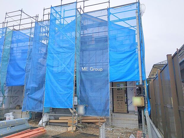 ◆B号棟◆〜Exterior〜 駐車場2台置けます!(車種による)自転車置き場や物置場として、お子様の遊ぶスペースとして、ゆとりある敷地だからこそ可能な多用途にご利用いただけるスペースです。