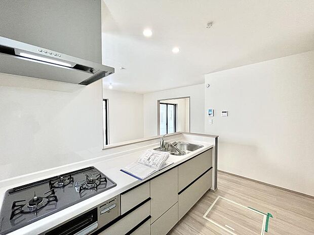 料理をしながらでもご家族との会話を楽しめる対面キッチン