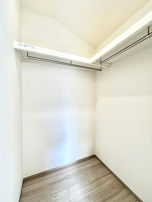 ウォークインクローゼット付きで生活空間を広く利用できます。