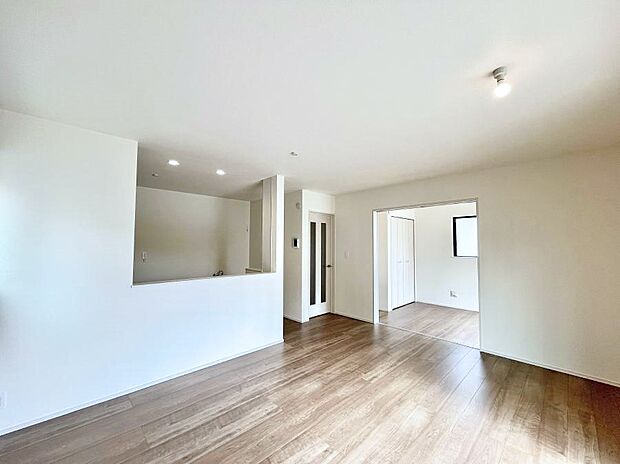 家族団らんの時間も増えそうなくつろぎのリビングダイニング。