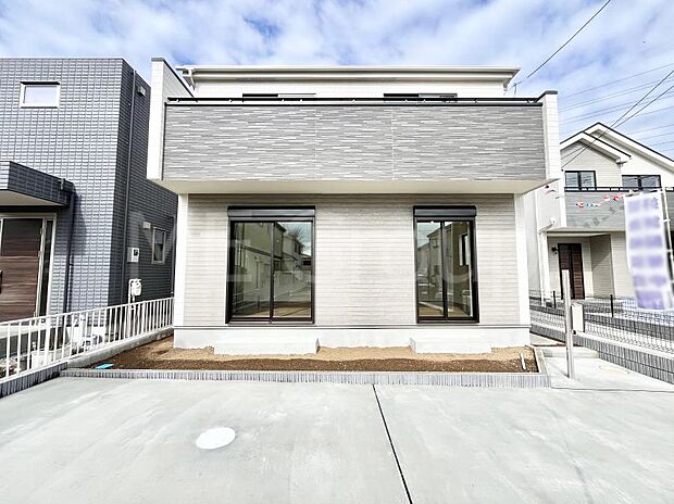 洗練された外観、上質な住空間が広がる室内は永く安心して過ごせる住居です。