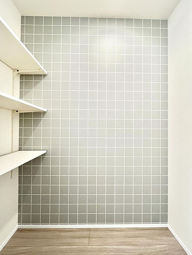 キッチンにはパントリー!食材のストックはもちろん、日用品の収納など使い方はいろいろ!