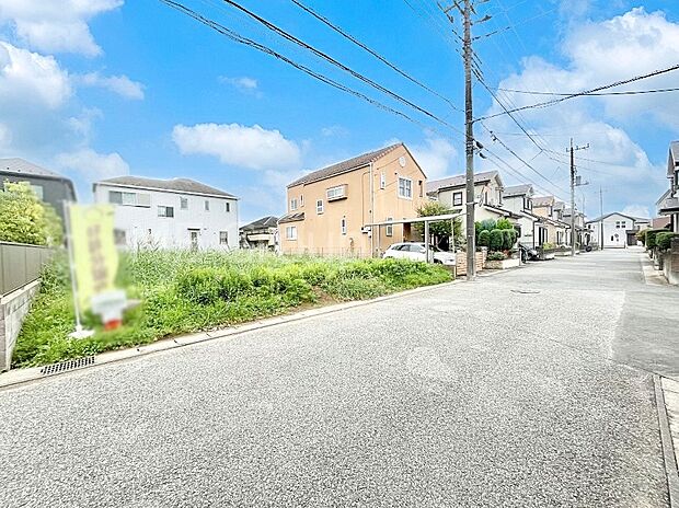 〜Exterior〜 前面道路は閑静な住宅地をはしる車通りの少ない道路。駐車の出し入れもらくらくです!ご不明点・現地見学のご希望は、お気軽にお問い合わせください!