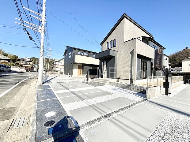 前面道路はきちんと整備されています  