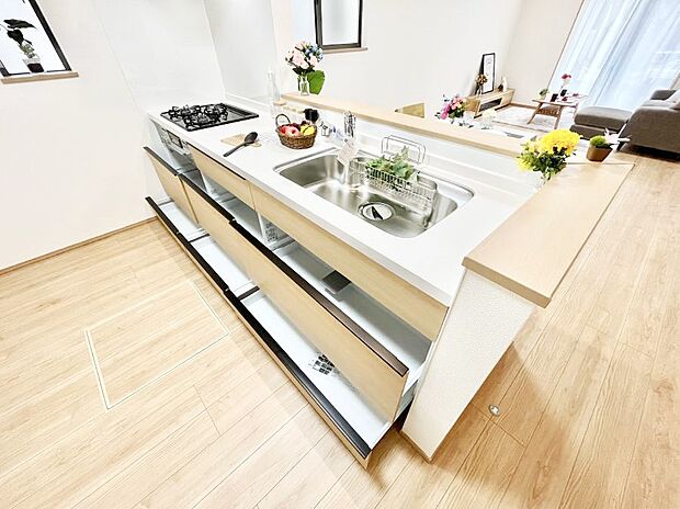 使いやすさを優先したスライド式収納タイプ！