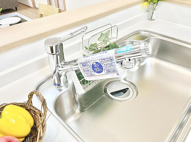 いつでも清潔なおいしいお水を。一つの水栓で水道水と浄水を使い分け。