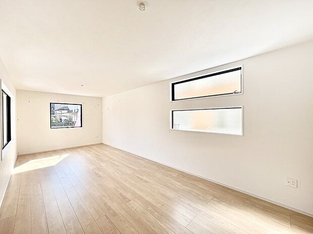 〜Living〜　ここにはみんなが集い、食事と楽しい会話が始まる。話に夢中になりすぎて、ついつい時を忘れ夜半過ぎになってしまう。そんな束の間の幸せを感じさせてくれる場所でありたい。