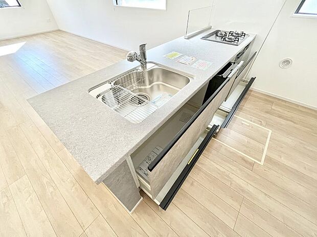 使いやすさを優先したスライド式収納タイプ！