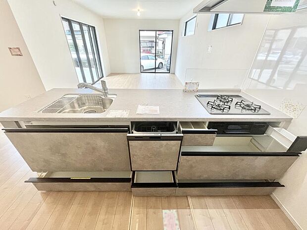 使いやすさを優先したスライド式収納タイプ！