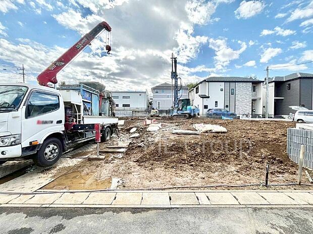 ◆2-B号棟◆〜Exterior〜 一戸建ての大きなメリットは、自分達の「土地」を「自由に」使える事です。ガーデニングやDIY,車やバイクの趣味など様々な用途で利用できます。