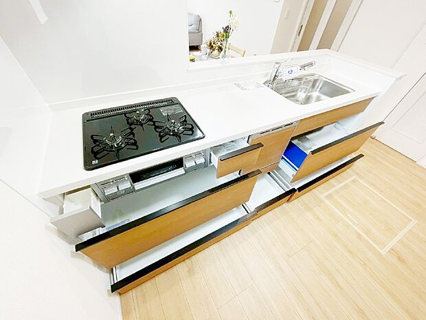 使いやすさを優先したスライド式収納タイプ!