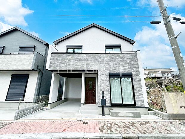◆L号棟◆～Exterior～  閑静な住宅地で子育て家族にピッタリ。  毎日のお散歩も快適な緑に恵まれたエリアで、自然に包まれた穏やかな暮らしを実現するための、ゆとりある住環境が整っています。
