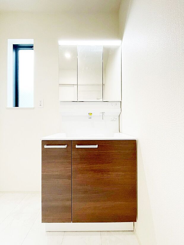 収納力と機能性に優れた洗面化粧台