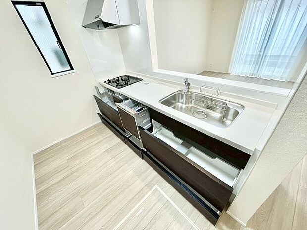 使いやすさを優先したスライド式収納タイプ!