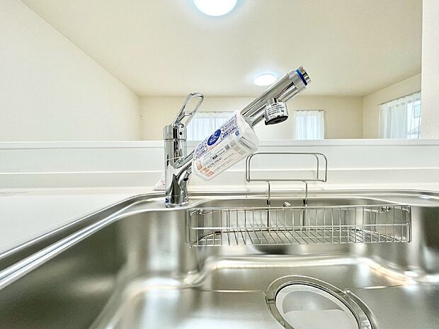 浄水器一体型のキッチンで洗い物用・料理用と切り替え簡単!キッチンワークをより快適にします!