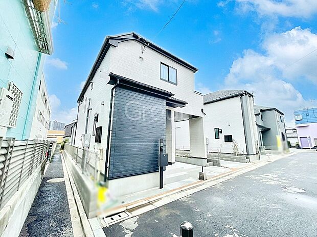 前面道路はきちんと整備されています