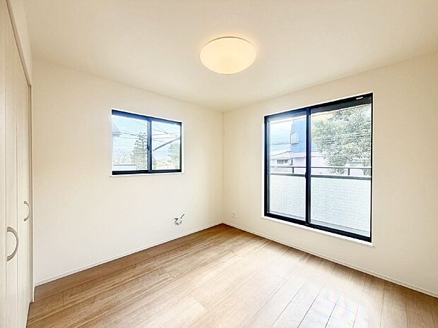 2面採光なので、明るく風通しも良く心地良い生活が送れます。