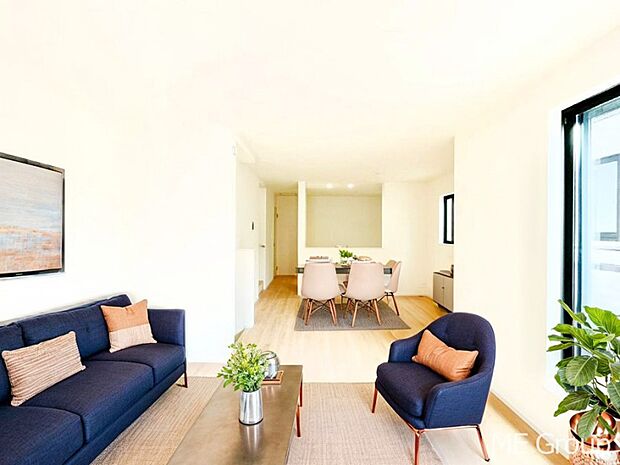 プライバシーも守れる2階リビングは明るく開放感たっぷり! ※家具はCGです