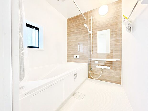 落ち着きのあるダークカラーを基調にしたバスルームで1日の疲れをリフレッシュ!