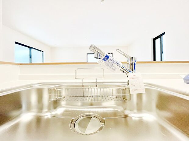 いつでも清潔なおいしいお水を。一つの水栓で水道水と浄水を使い分け。