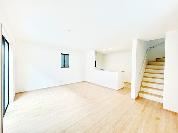 対面キッチン&リビングイン階段を採用したリビングは家族の絆深まる空間です!