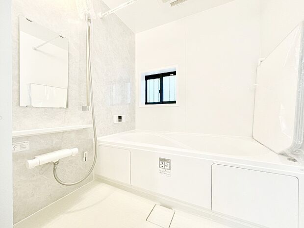 浴室乾燥機付きのバスルームでいつでも快適なバスタイムが楽しめます!