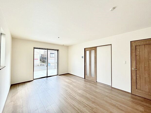 家族団らんの時間も増えそうなくつろぎのリビングダイニング。