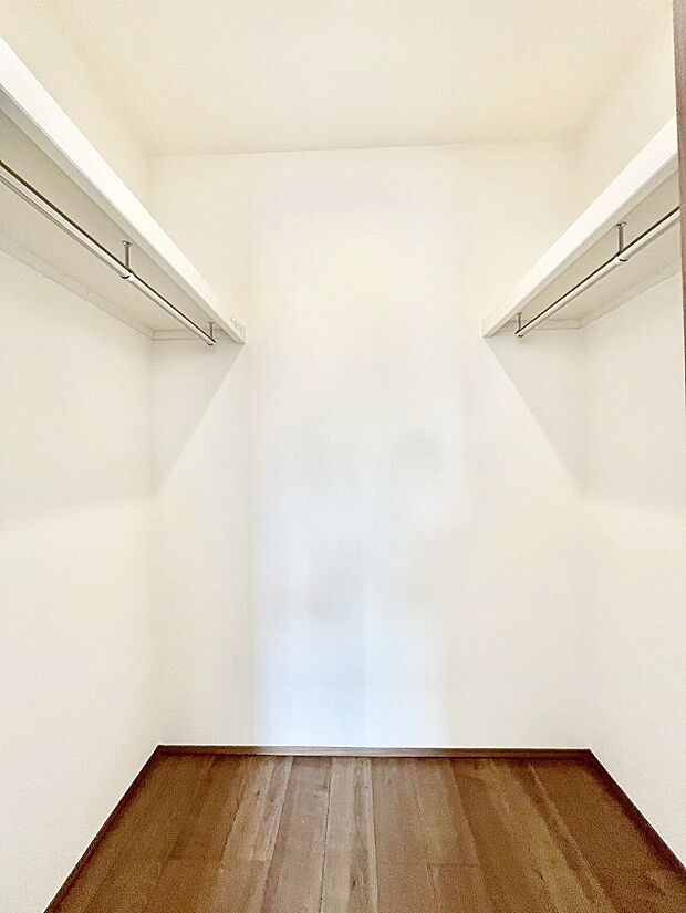 ウォークインクローゼット付きで生活空間を広く利用できます