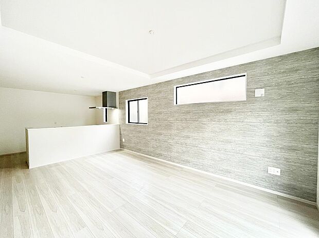 ~Living~ 豊かな陽光がこの場所を照らしだす。光溢れるこの空間はみんなの笑顔が集う場所、時を忘れ、つきることのないたわいもない会話を楽しむ時間、たくさんの思いが綴られる場所。