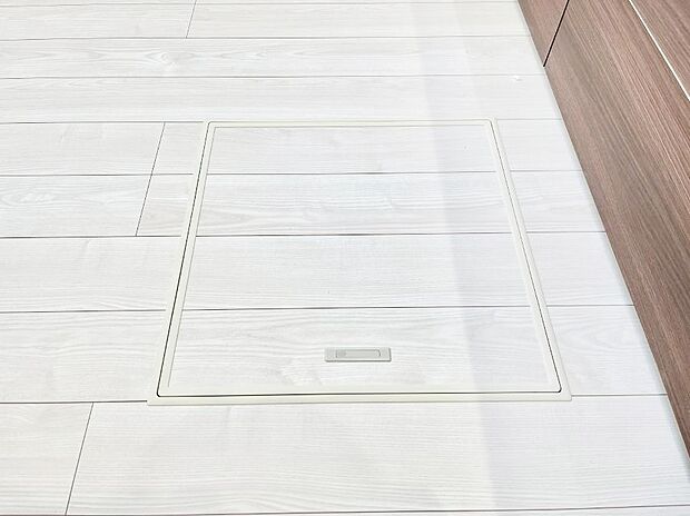 床下収納付き!日用品・非常用品の収納にも大活躍。