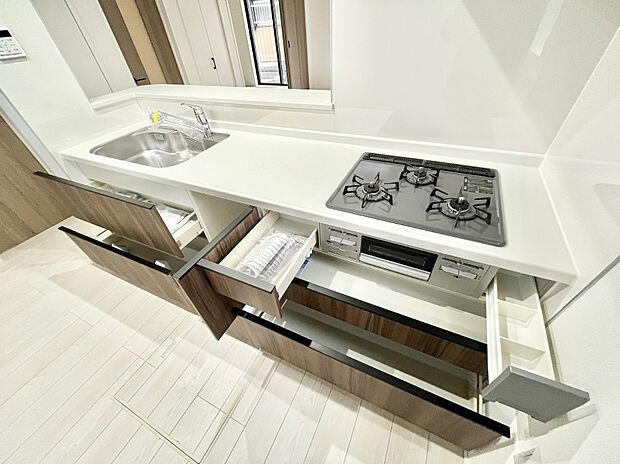 使いやすさを優先したスライド式収納タイプ!