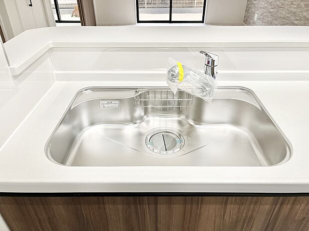 広々としたシンクでお料理やお皿洗いもラクラク快適に!