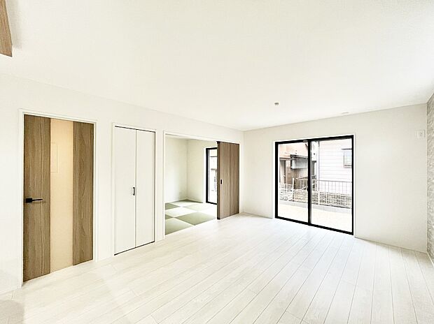 家族の笑顔が自然と生まれてくる、そんな雰囲気のダイニングに仕上がっています。