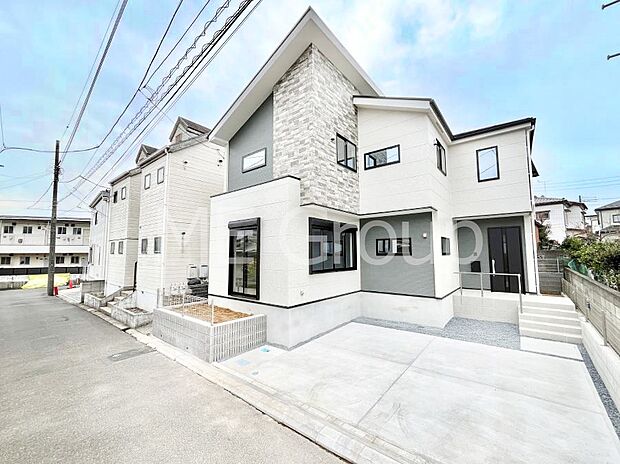 前面道路：  閑静な住宅地をはしる車通りの少ない道路。  駐車の出し入れもらくらくです！ご不明点・現地見学のご希望は、お気軽にお問い合わせください！