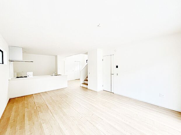 ご家族の絆深まる、デザインもオシャレな対面キッチン&リビングイン階段を採用!