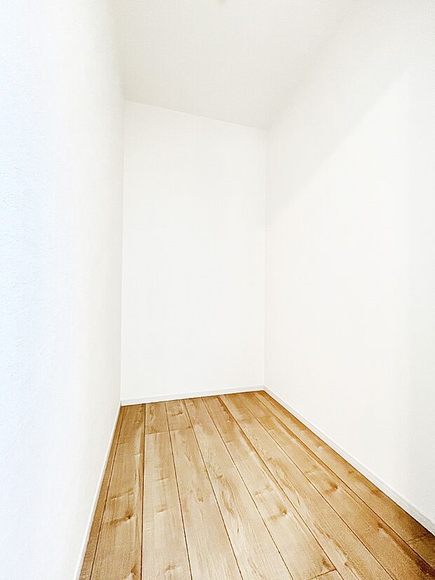 季節の衣類もスッキリ収納!大容量の収納力が魅力的なWIC付きです。